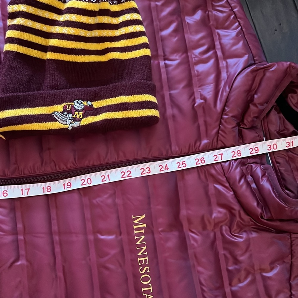 Columbia Minnesota Gophers puffer and hat EUC - Picture 10 of 13